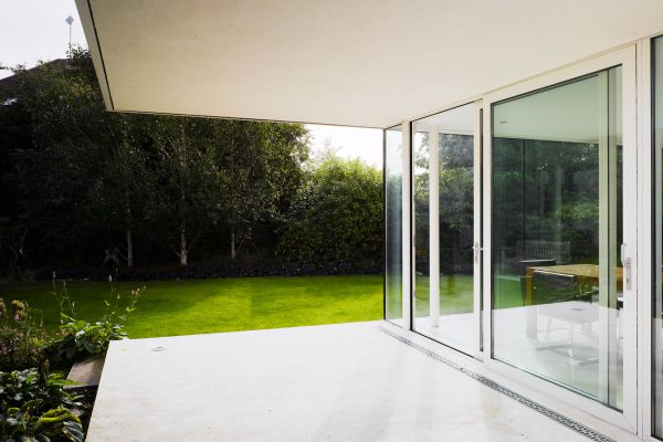 Our clients approached us to design a new contemporary, light-filled garden room for their home.